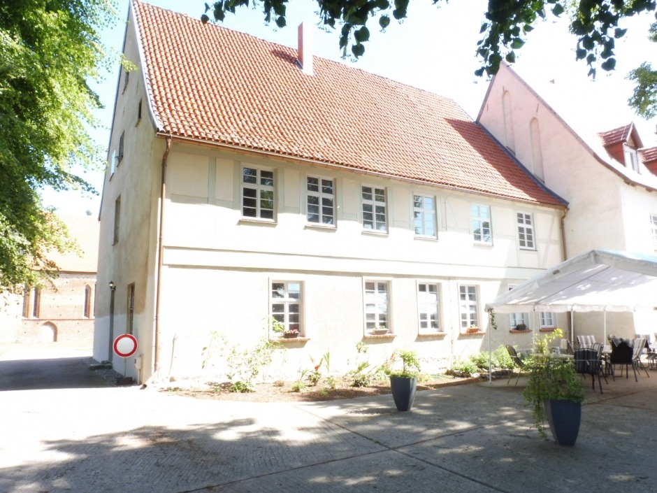 Südflügel des Klosterhofs in Rühn