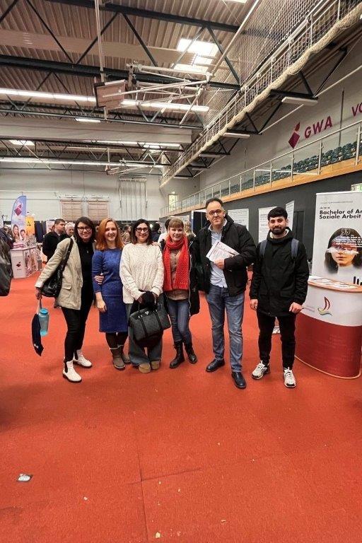Integrationshilfe für Geflüchtete bei der Jobmesse in Anklam